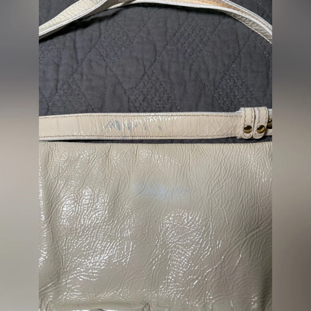 Authentic Fendi Patent Leather Cream Crossbody Bag with Adjustable Strap - Picture 4 of 15